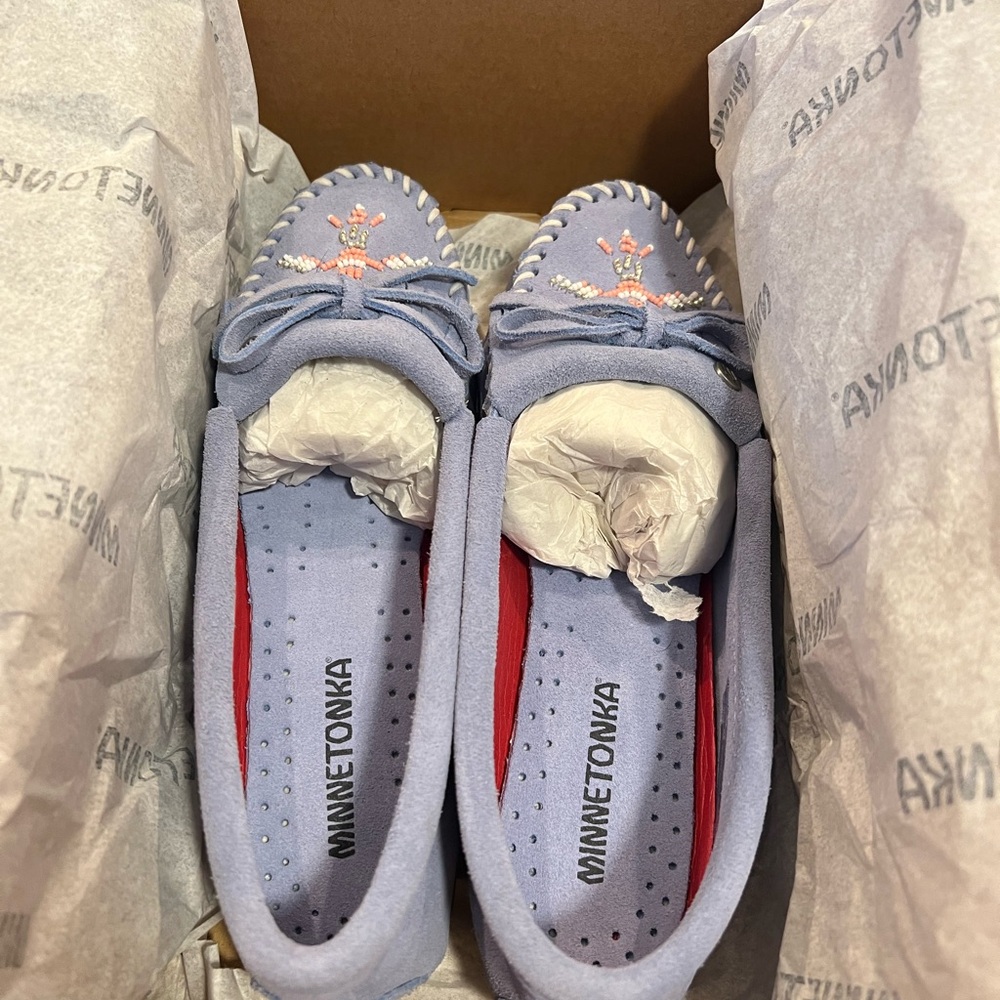 Minnetonka Women's Light Blue Moccasins